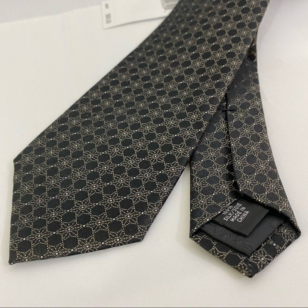 Calvin Klein Black, Gold Flower Pattern Silk Tie
